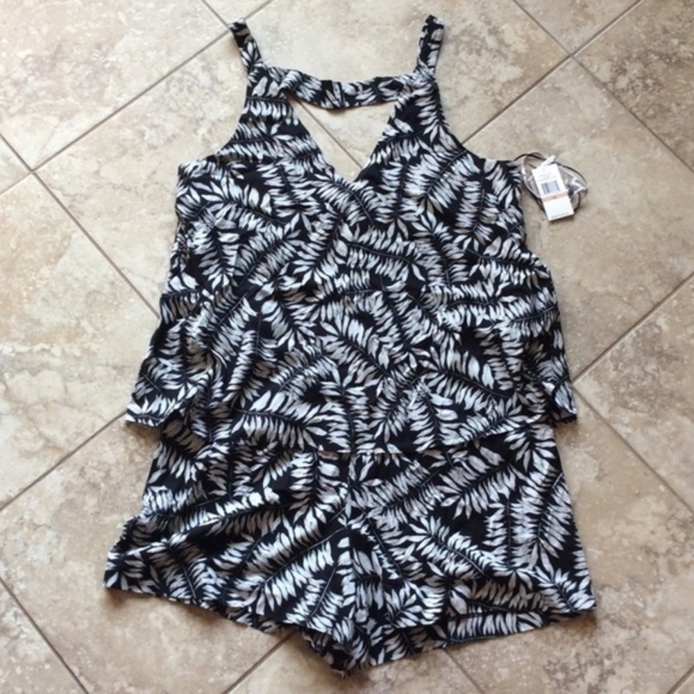NWT 1. State Women’s Short Lightweight V-Neck Sleeveless Romper (Black/White,12)